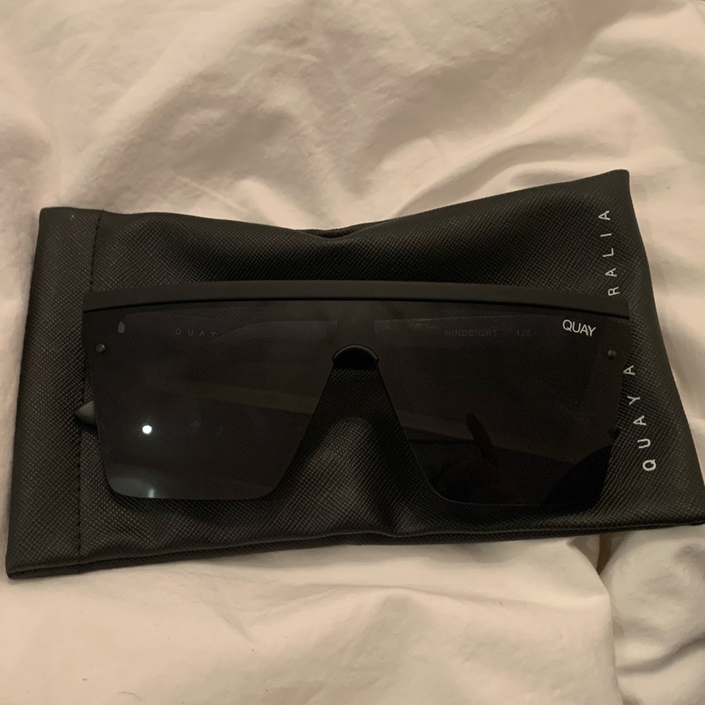 Quay sunglasses black new